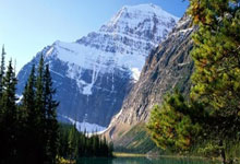 [图]武磊帽子戏法 海港3-1大胜浙江豪取10连胜.